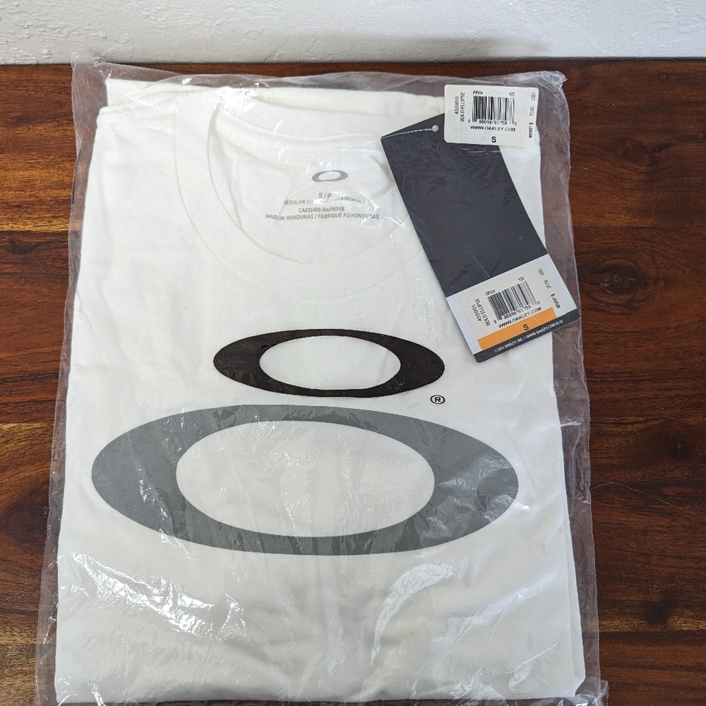 NWT New with Tags Oakley Bold Ellipse T shirt New Old Stock in Bag